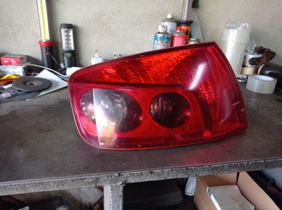 Peugeot 407 sedan - лампа лівий задня фото №1
