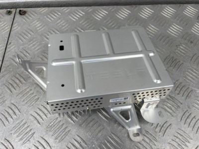 Tesla model 3 s plaid 2021r. усилитель аудио модуль 1490471-00-c фото №1