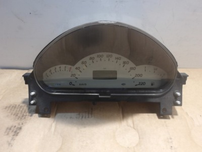 Приладова панель лічильник mercedes a klasa a1685408111 фото №1