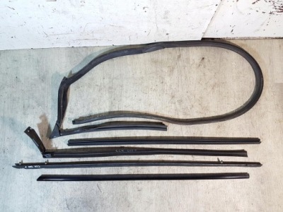 Уплотнители стекло дверь правый комплект  mercedes w208 рестайлинг фото №1