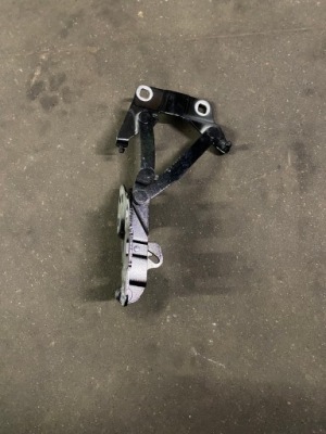 Mercedes gle 292 петля капот правий 1668800128 фото №1