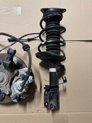 Renault twingo 3 рестайлинг  z.e. правый  поворотный кулак амортизатор ступица амортизационная стойка фото №1