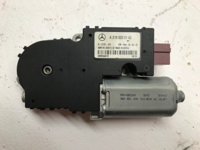 Mercedes cls w218 w212 моторчик люк фото №1