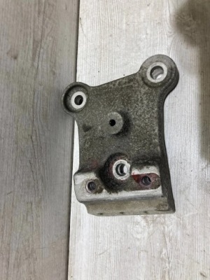 Citroen c3 aircross 2019 кронштейн кронштейн 1.5 hdi фото №1