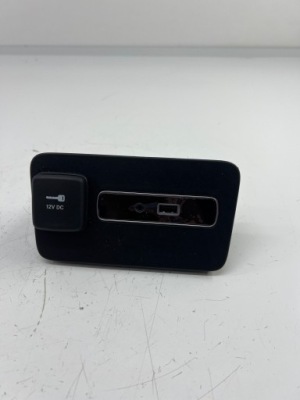 Разъём usb alfa romeo giulia 01561182090 фото №1