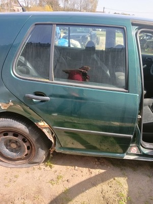 Vw golf iv 4 двері задні права фото №1