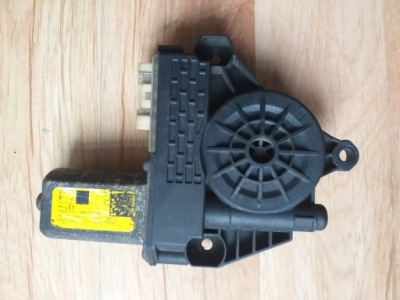 Bmw 1 f40 підйомник скло задня лівий 1060026 фото №1