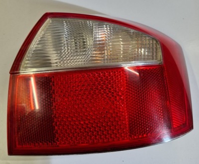 LAMPA PRAWA PRAWY TYŁ TYLNA AUDI A4 B6 SEDAN