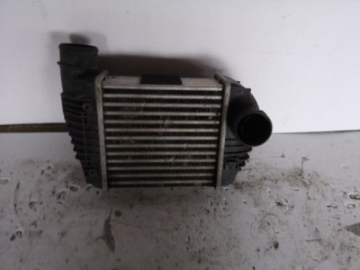 A6 c6 интеркулер правый 2,7 автоматическая коробка передач фото №1