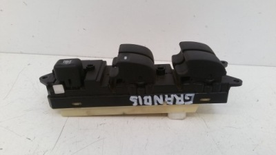 Панель вікон mn141066 mitsubishi grandis фото №1