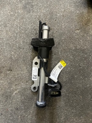 Volvo v60 s60 ii 18-22r патрон капот левый 32277484 фото №1