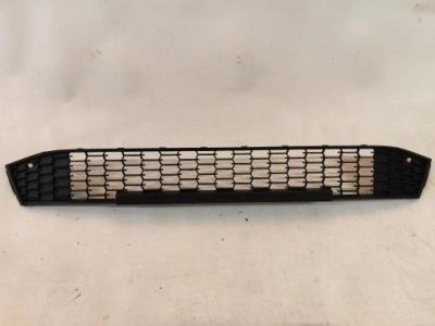 Skoda fabia iv - решётка средняя бампера перед polecam фото №1