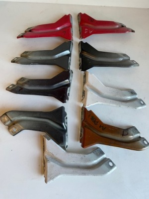 Audi a1 кронштейн крыла правый 8x0821136 фото №1