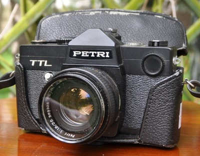 Stary aparat fotograficzny PETRI Versatile TTL Japonia