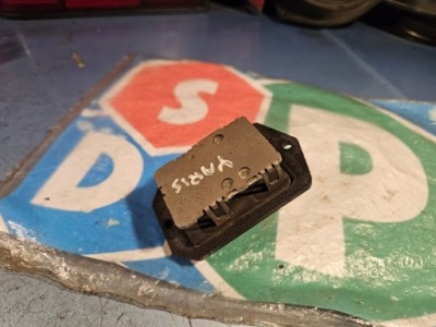 Резистор резистор toyota yaris фото №1