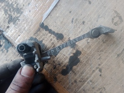 Ограничитель дверь правый перед peugeot expert фото №1