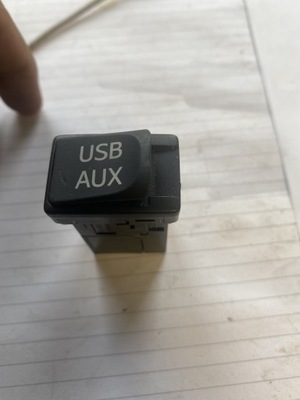 RANURA AUX USB TOYOTA PRIUS 3 86190-48030  