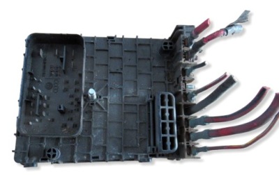 Volkswagen passat b6 2009 рамка / модуль запобіжників фото №1