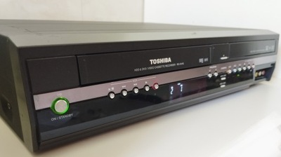 NAGRYWARKA VHS/HDD/DVD_TOSHIBA RD XV 45 160GB_DIVX