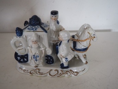 Figurka porcelana kareta