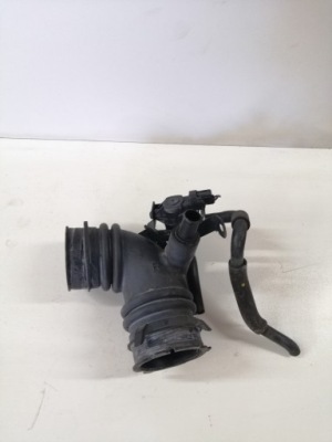 Труба резиновый элемент впуска пабтрубок  воздуха yaris ii 1,33 b фото №1