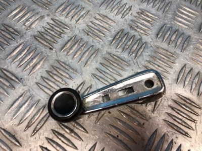 Mercedes w115 ручка ручка склопідйомника відкривання скло фото №1