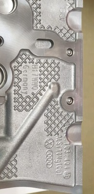 Головка з клапанами 04e103064f фото №1