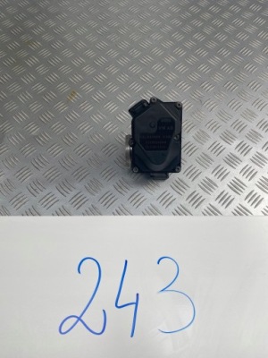 Дросельна заслінка повітря vw audi 2.0 tdi 03l128063e фото №1