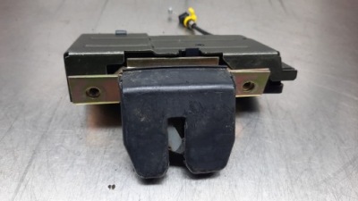 Замок задний крышки 4 pin volvo xc90 фото №1