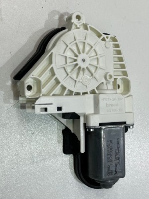 Двигун скло лівий перед audi a8 d4 8k0959802b фото №1