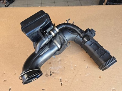 Впуск труба шланг повітря резонатор bmw f10 f11 2.0d 8512249 8508047 kmpl фото №1