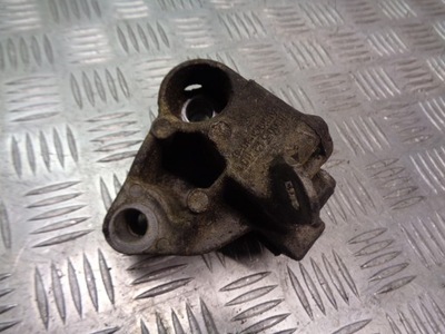 Кронштейн кронштейн насоса уприскування renault grand scenic ii 1.9 dci 8200542891 фото №1