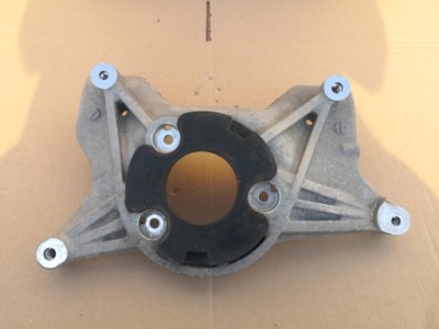 Tesla 3 кронштейн амортизатора правий перед фото №1