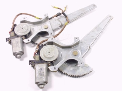 Механізм скло задній l mazda оригінальний номер 8621003932 фото №1