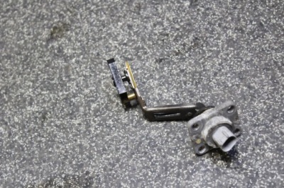 Toyota avensis t27 2.0d4d 1ad датчик оливи фото №1