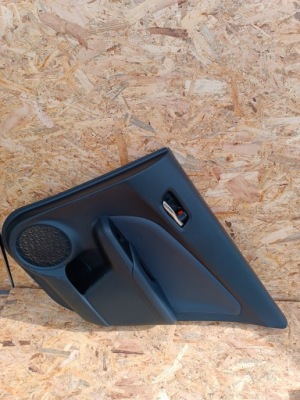 Prius iv plug-in prime обшивка чёрный правый задняя фото №1