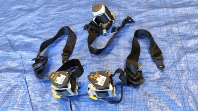 Pas безопасности натяжитель правый перед чёрный mercedes ml w164 x164 w251 фото №1