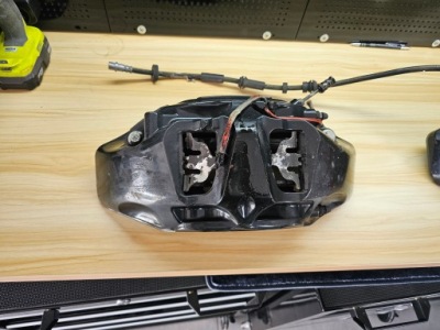 Супорт гальмівний audi sq7 4m0615105fj 4m0615106fj фото №1