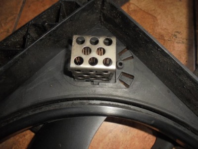 Резистор вентилятора радіатора opel movano 2.5 04' фото №1