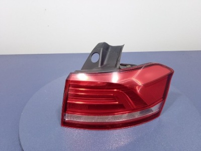 Vw passat b8 kombi лампа задня права задня 3g9945312 фото №1