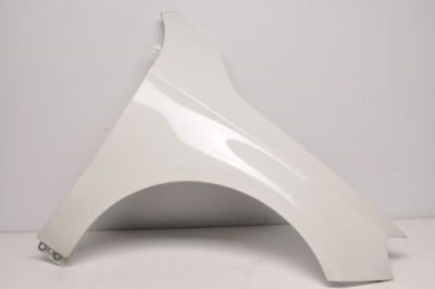 MERCEDES W176 BŁOTNIK PRAWY PRZÓD