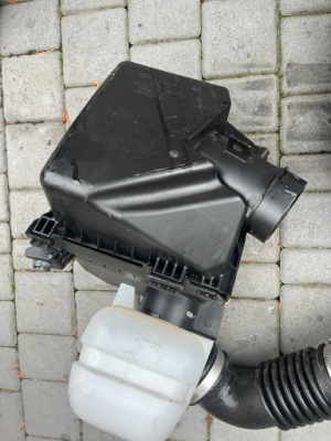 Корпус фільтра повітря резонатор subaru forester iv фото №1