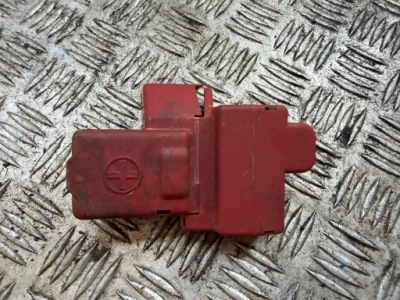 Накладка клеммы аккумулятор toyota yaris 3 82621-0d020 фото №1