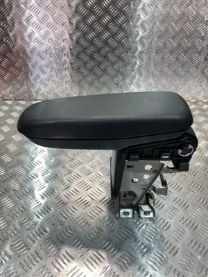 Подлокотник toyota yaris iv 20- фото №1