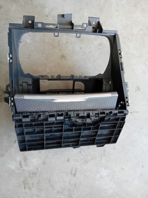 Бардачок рамка тунель середнього 6806796 bmw g20 g21 фото №1