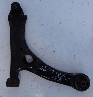 Toyota corolla verso ii 2.2 рычаг правый перед фото №1