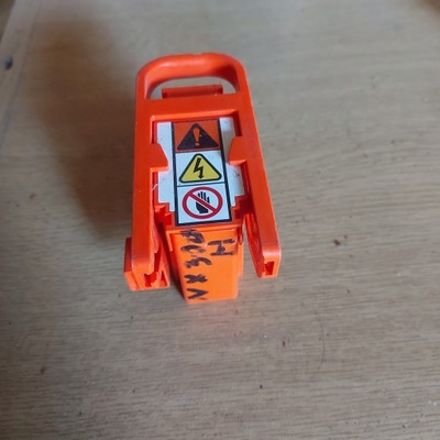 Запобіжник akumolatora lexus nx 300h фото №1