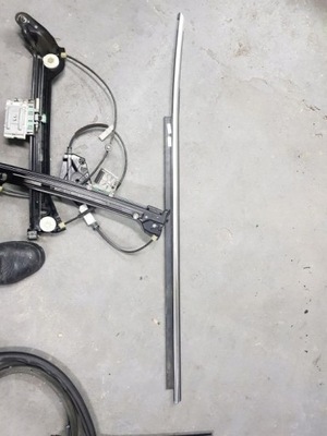 Audi a5 coupe молдинг уплотнитель левый перед хром фото №1