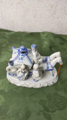 porcelanowa figurka kareta vintage