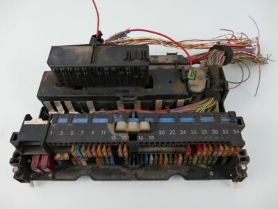 Bmw e46 2.0 d коробка запобіжників модуль фото №1